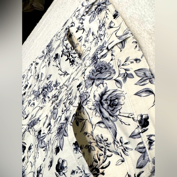 Workshop Republic Clothing Floral Denim Shorts size small NWT - Picture 8 of 10